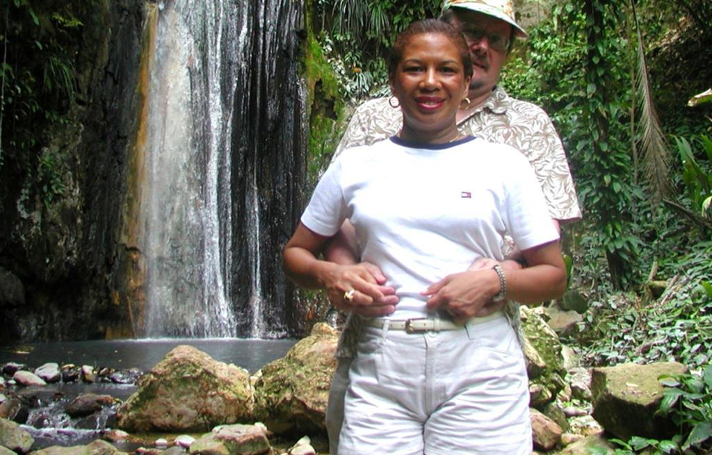 Nature'S Paradise Bed & Breakfast Marigot Bay Exterior photo
