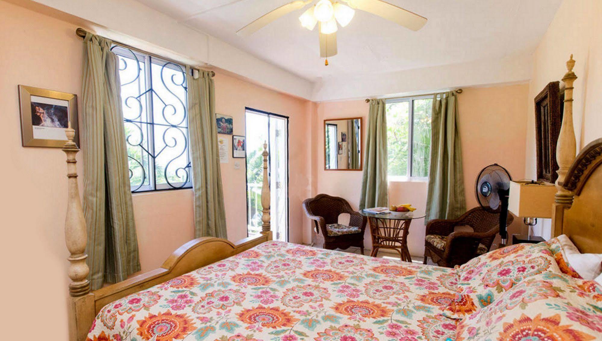 Nature'S Paradise Bed & Breakfast Marigot Bay Exterior photo