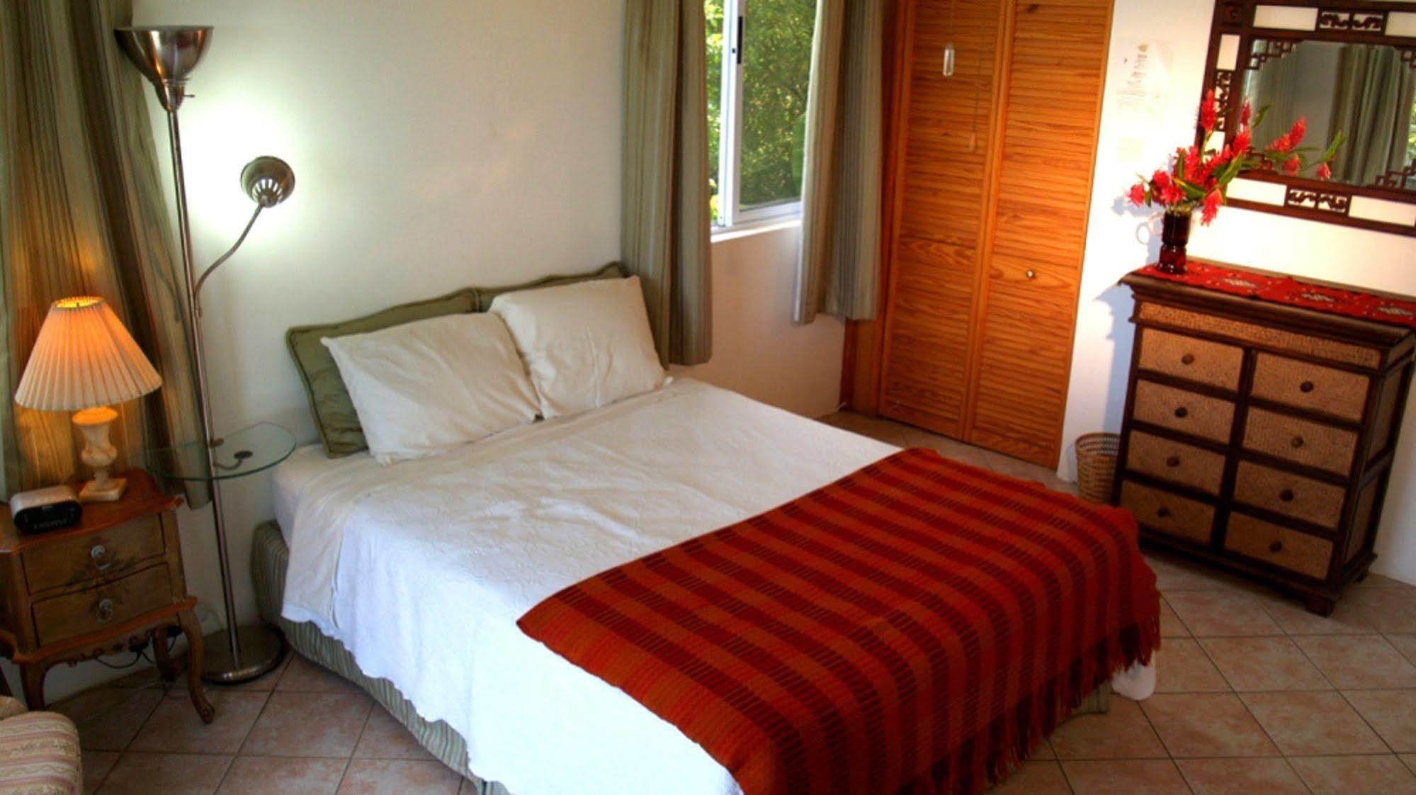Nature'S Paradise Bed & Breakfast Marigot Bay Exterior photo