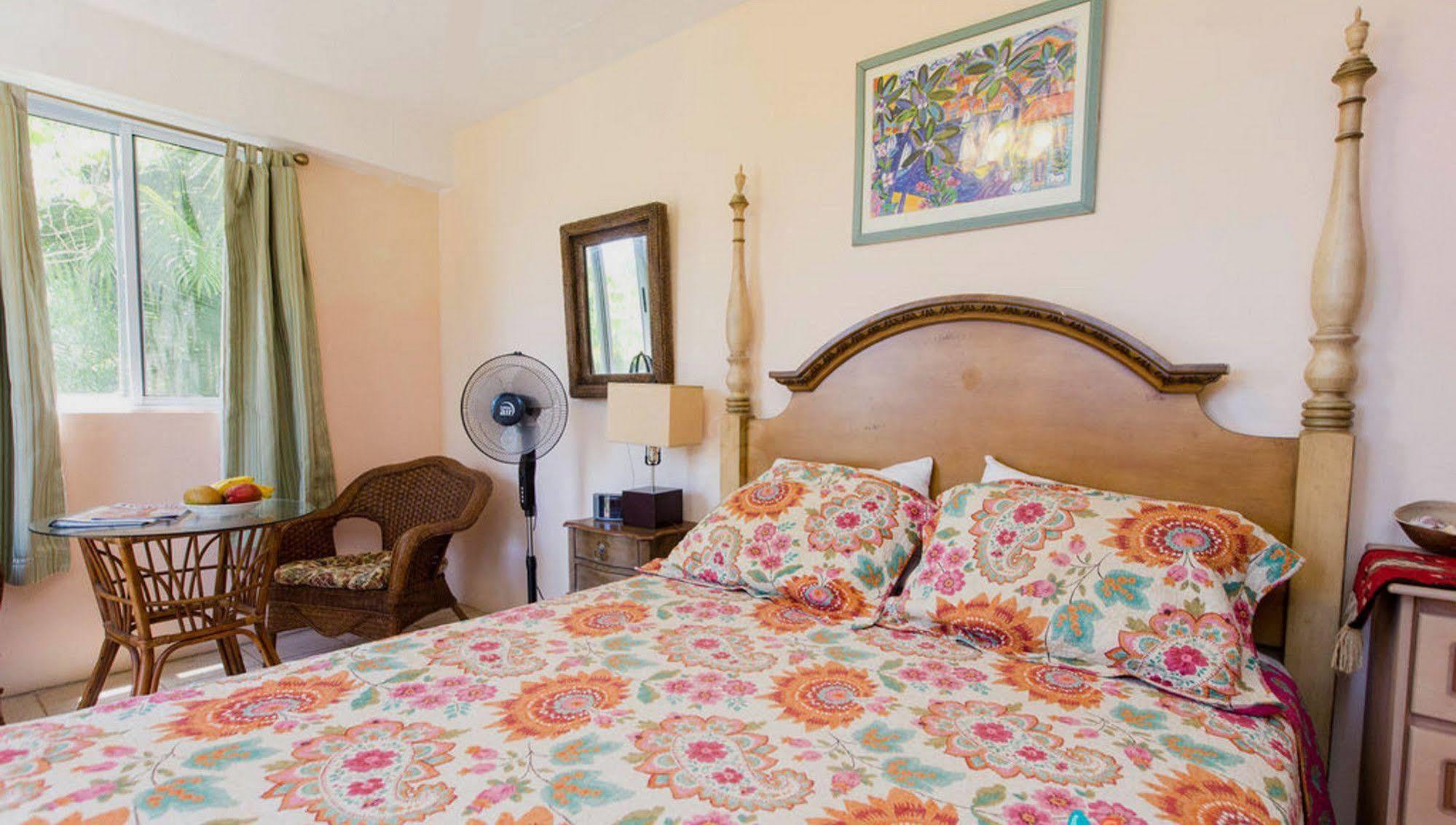 Nature'S Paradise Bed & Breakfast Marigot Bay Exterior photo