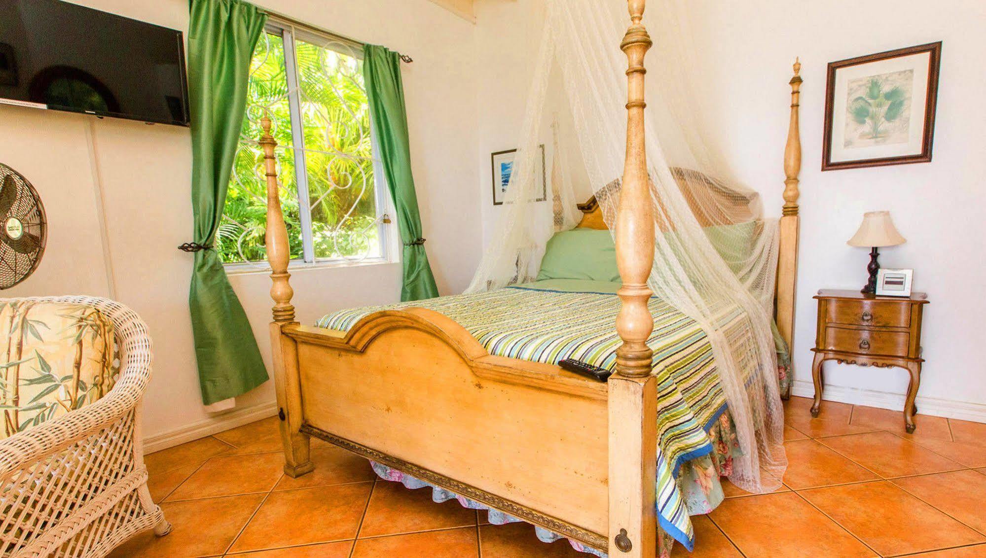 Nature'S Paradise Bed & Breakfast Marigot Bay Exterior photo