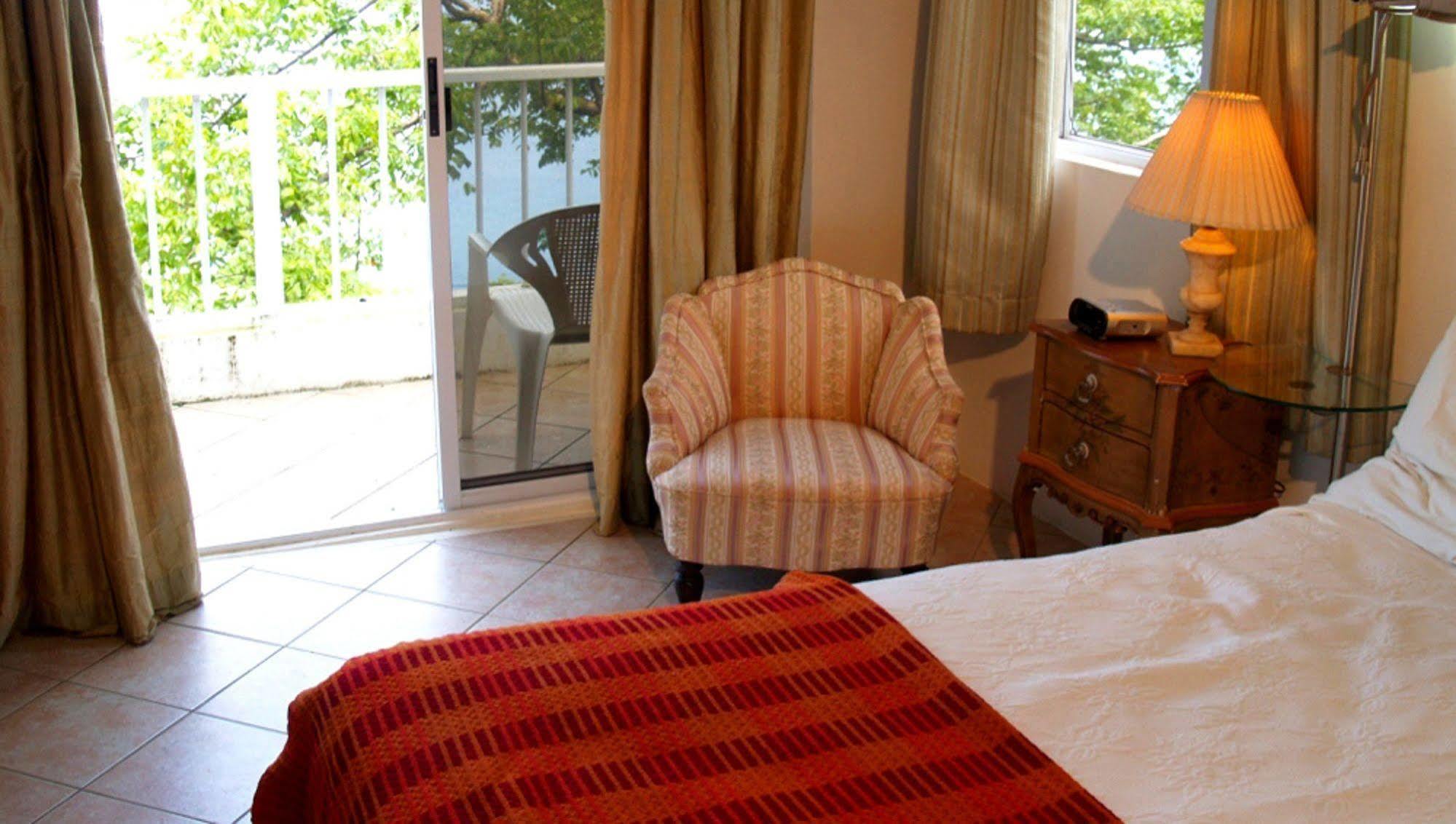 Nature'S Paradise Bed & Breakfast Marigot Bay Exterior photo
